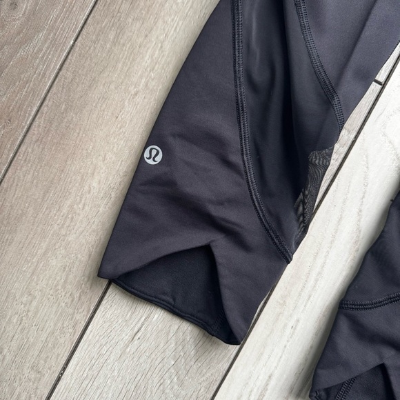 Lululemon Leggings Anew Crop 19” inseam | Size: 2 | Excellent Condition - Picture 2 of 6